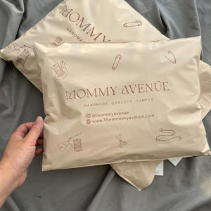 Sacs en polyéthylène de luxe personnalisés avec logo imprimé, biodégradables et recyclables, pour chaussettes, chaussures et fourrures - Product Image 6