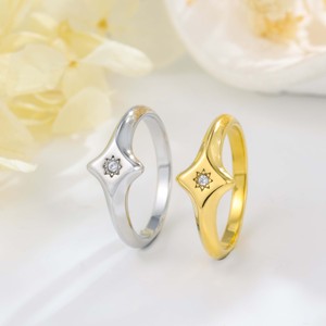 Bague en Acier Titane Bicolore Or & Argent avec Diamant Éclatant - Bijou Minimaliste de Luxe Léger pour le Quotidien - Product Image 1