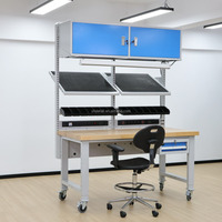 Table d'assemblage ESD en acier robuste avec étagères modulaires, tiroirs et accessoires industriels pour la production et l'assemblage de circuits imprimés
