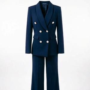Ensemble tailleur <span class=keywords><strong>pantalon</strong></span> large et blazer croisé respirant <span class=keywords><strong>bleu</strong></span> <span class=keywords><strong>marine</strong></span> de luxe <span class=keywords><strong>pour</strong></span> <span class=keywords><strong>femme</strong></span> avec boutons dorés – Idéal <span class=keywords><strong>pour</strong></span> invitées de <span class=keywords><strong>mariage</strong></span> - Product Image 1