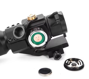 Mira telescópica metálica optimizada para todo tipo de terreno, con perillas de ajuste lateral para una verificación precisa durante exploraciones al aire libre de larga duración. - Product Image 3