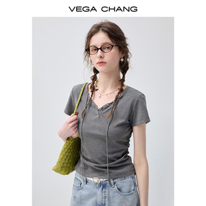<span class=keywords><strong>Camiseta</strong></span> Ajustada Color Gris Oscuro para <span class=keywords><strong>Mujer</strong></span>, Marca VEGA CHANG, con Cuello en V con Cordón y Detalle Fruncido Lateral, Top Casual de Manga Corta - Product Image 4