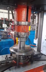 เครื่องปั๊มไฮดรอลิกสแตนเลสความแม่นยำสูง 3 สถานี สายการผลิตขึ้นรูปถังแบบลึก - Product Image 4