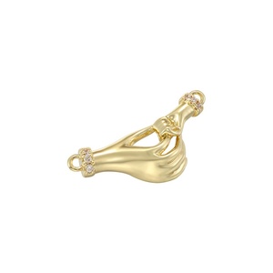 Pendentif en cuivre JINYUAN Spirale Trèfle Déesse Zircon, Breloques Mains Entrelacées (Grande main tenant petite main) pour la Fête des Mères, pour la fabrication de bijoux - Product Image 4
