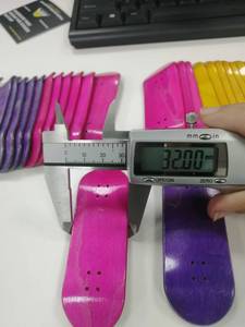 Mini-skateboards professionnels en bois d'érable sur mesure, 34*96mm et 32*97mm, avec surface lisse, vente en gros. - Product Image 2