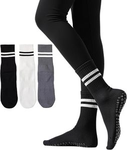 Chaussettes de Pilates en coton à rayures pour femmes, avec logo personnalisé OEM/ODM, antidérapantes, avec grip pour barre, ballet, yoga, Pilates - Product Image 3