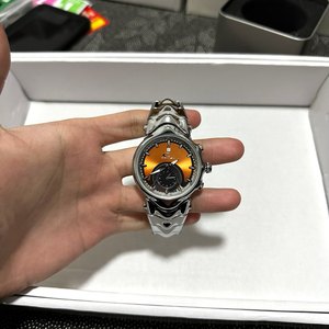 Orologio Retrò Oak Judge a Forma Irregolare, Stile Y2K, Movimento al Quarzo, Lancette Luminose, Display in Acciaio Inossidabile, Unisex - Product Image 4