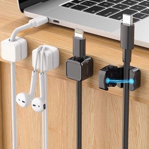 Organizador de Cables Magnético Cuadrado para Escritorio con Clips para Cables de Carga - Product Image 2
