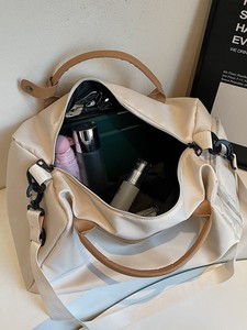 Nouveau sac de sport imperméable de designer avec logo, sac de voyage en cuir PU de haute qualité avec poignée pour le yoga et les sports - Product Image 5