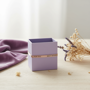 Boîte à bracelet carrée lavande avec fermeture à cordon, emballage cadeau moderne doublé pour présentation de bijoux - Product Image 2