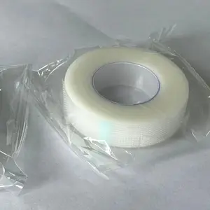 접목 속눈썹 구멍이있는 PE 통기성 테이프 투명 젖빛 테이프
