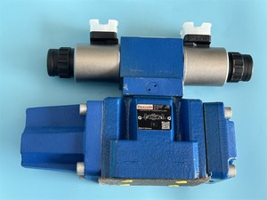 R901062025 4WRZ10W6-85-7X/6EG24N9TK4/D3M Distributeur directionnel proportionnel piloté par commande, 4WRZ 7X avec transducteur de position - Product Image 2