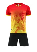 Jersey Sepak Bola Cetak Digital Modern Produksi Massal dengan Pakaian Sepak Bola Berkerah V Berkualitas Tinggi, Lengan Pendek, dan Bernapas.