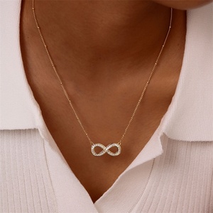 Bijoux fins de mode pour femmes en acier inoxydable plaqué or, avec lettre carrée sertie de zircons, style infini, décontracté, sportif, anniversaire - Product Image 4