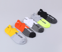 Chaussettes de sport pour hommes tricotées personnalisées Chaussettes de course à fort amortissement avec logo