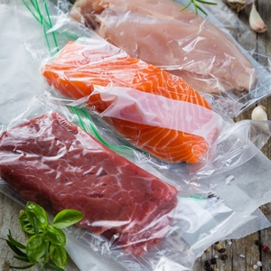 Sac d'emballage alimentaire sous vide transparent à 7 couches <span class=keywords><strong>co</strong></span>-extrudées PA/PE en nylon imperméable pour le stockage et la protection des aliments - Product Image 3
