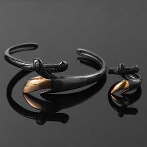 แฟชั่นสตรีทเครื่องประดับประจำวันกำไลข้อมือกริชสแตนเลสสีดำชุบปืนชุบเงินลายทหารสำหรับผู้ชายผู้หญิง - Product Image 3