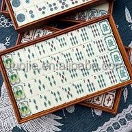 Juego de Mahjong Plegable de Lujo Moderno Personalizado con 160 Fichas Acrílicas Verdes Grabadas, Regalo de Navidad - Product Image 6