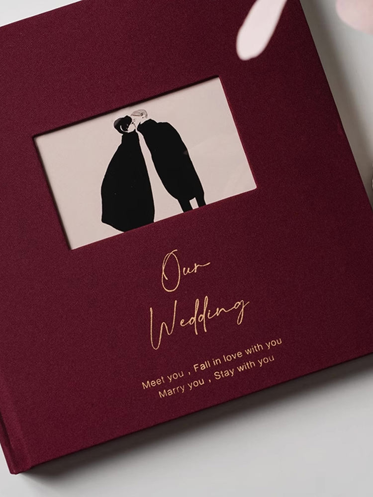 หน้าต่างสี่เหลี่ยมแนวนอนเบอร์กันดีงานแต่งงานของเรารุ่น28*28ซม