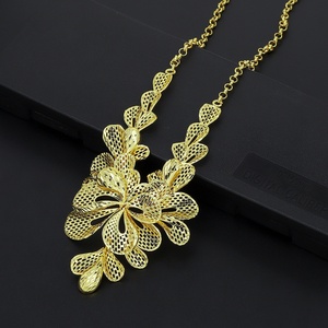 Juego de Joyería Hip Hop para Mujer JXX, Chapado en Oro, Collar, Pendientes, Brazalete y Anillo de Latón para Fiestas, Compromisos y Bodas - Product Image 5