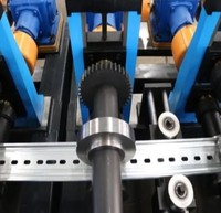 Machine de formage à froid personnalisée pour profilés en acier coloré pour supports de panneaux solaires photovoltaïques avec moteur et roulement