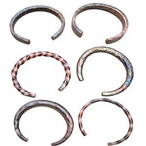 Brazalete de Cobre Puro de Lujo, Grabado y Martillado, Joyería Metálica de Moda con Diseño Exquisito - Product Image 1
