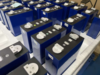 Batterie LiFePO4 PL Stock E V E 100AH 150AH 280AH 314AH 334Ah Grade A, cellule de batterie puissante à plus de 8000 cycles pour le stockage d'énergie solaire