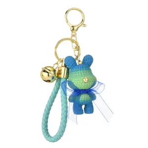 พวงกุญแจตุ๊กตาหมีกระต่ายแบบไล่ระดับสีพวงกุญแจพลาสติกคู่รถพวงกุญแจถักทำจากเรซิ่น