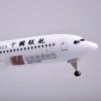 Modèle d'avion Boeing 737 de 20 cm, compagnie aérienne chinoise United Airlines, modèle en métal moulé sous pression, personnalisable, en résine, avec trains d'atterrissage, cadeau