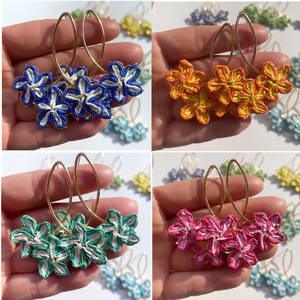 ต่างหูดอกไม้แฮนด์เมดสำหรับวันหยุดพักผ่อนของ2025ใหม่ต่างหูรูปดอกปาล์มสีสันสดใสน่ารักริมชายหาดสำหรับปาร์ตี้ของผู้หญิง - Product Image 1