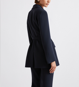 Elegante Blazer Azul Marino Cruzado con Cinturón Ajustable, Solapa con Muescas y Bolsillos con Solapa - Product Image 3