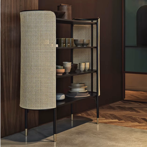 Étagère en rotin noir, bois de manguier et rotin avec accents en laiton, unité de rangement élégante pour livres, décoration et accessoires - Product Image 2