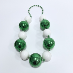 Perle Giganti per Mardi Gras e Laurea - Decorazioni Vivaci Verde e Bianco per Festa di San Patrizio - Ornamenti e Regali in ABS per Carnevale e Parate - Product Image 1