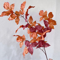 Feuilles artificielles en soie en gros, feuilles décoratives suspendues pour la décoration murale et de plafond pour mariages et événements