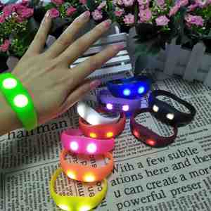 Pulsera Luminosa de Silicona con Logotipo Personalizado, Activación por Voz, LED, 8 Colores a Elección, Regalo para Conciertos Navideños - Product Image 3