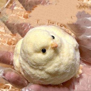 โมจิ สควิชชี่ ฟลัฟฟี่ ชิค ของเล่นบีบยืดหยุ่นได้ ของเล่นยางนุ่ม บรรเทาความเครียด และคลายเครียด ของเล่นรูปไก่ - Product Image 4