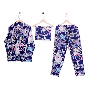 Ensemble de détente 3 pièces pour femme en 100 % coton à imprimé floral, manches longues, coupe ample, tissé doux, pyjama décontracté d'été avec col rabattu - Product Image 1