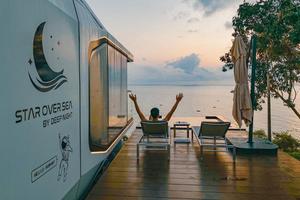 Cabaña Cápsula Espacial Contemporánea <span class=keywords><strong>para</strong></span> Patio Trasero en Canadá, Ideal <span class=keywords><strong>para</strong></span> Glamping, Negocios y Escapadas <span class=keywords><strong>de</strong></span> <span class=keywords><strong>Fin</strong></span> <span class=keywords><strong>de</strong></span> <span class=keywords><strong>Semana</strong></span> con Materiales Ecológicos - Product Image 3