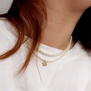 Collares de Perlas de Arroz Vintage de Lujo Personalizados con Cadena de Circonitas y Letra Inicial, Joyería con Colgante de Nombre - Product Image 4
