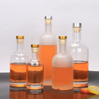 Bouteilles de vin en verre blanc plat de haute qualité avec logo personnalisé en couleur, 200 ml, 375 ml, 500 ml, 700 ml, 750 ml, 1000 ml, pour vodka, whisky, rhum, avec bouchon