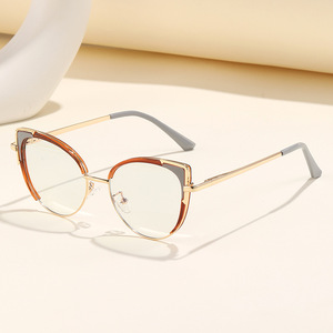 Nuevas gafas de sol estilo ojo de gato para mujer, con lentes de PC UV400, montura de plástico y metal, patillas elásticas con resorte, estilo moderno para exteriores. - Product Image 5