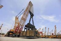 Grue sur chenilles robuste Quantum XGC88000, hauteur de levage maximale de 144 m pour le levage de dômes et de réservoirs de grande taille