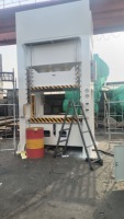 Presse hydraulique CE ISO 800T à trois cylindres pour le moulage de coques en plastique, machine de thermoformage de produits plastiques, entraînée par moteur PLC