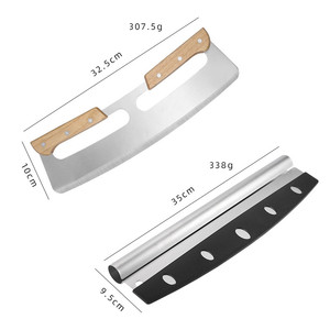 Tagliapizza Professionale in Acciaio Inox con Manico in Legno, Resistente e Lavabile in Lavastoviglie - Product Image 3