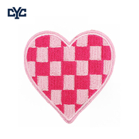 Parches Termoadhesivos Personalizados con Diseño de Cuadros a Cuadros en Verde Menta y Blanco, con Bordado de Corazón y Estilo de Cuadrícula