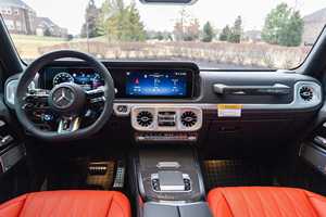 Véhicule d'occasion 2025 SUV Style G63 4.0L V8 Biturbo Hybride Transmission intégrale Automatique 9 vitesses Crossover de luxe - Product Image 3