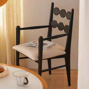 Silla de comedor de madera maciza con respaldo tapizado para comedor - Product Image 2