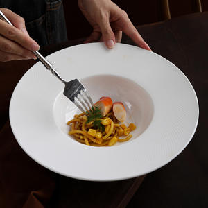 Piatto di <span class=keywords><strong>Pasta</strong></span> in ceramica moderna bianco puro disco volante cappello di paglia piatto occidentale ristorante scodella per zuppa di insalata di <span class=keywords><strong>Pasta</strong></span> Western - Product Image 1