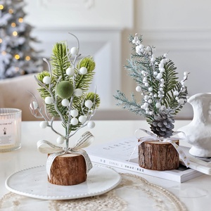 Décoration de table de Noël, base en bois, mini <span class=keywords><strong>sapin</strong></span> de Noël, ornement de bureau, branches de pin artificielles, <span class=keywords><strong>rouge</strong></span> et <span class=keywords><strong>blanc</strong></span> - Product Image 3
