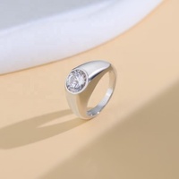 Bague ronde en zircon 5A en argent sterling 925 de haute qualité OEM Designer Bague de mariage unisexe en pierre CZ simple pour hommes
